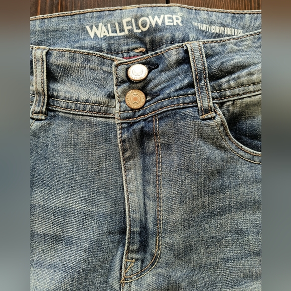 Wallflower Jeans Size 9 BNWT - Picture 3 of 4